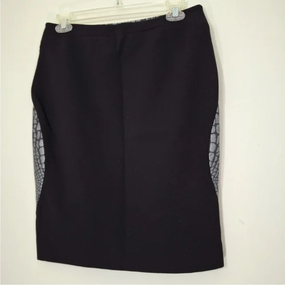 Diane Von Furstenburg Emma Jacquard
Leopard Print Pencil Skirt Size 10 - Picture 5 of 6
